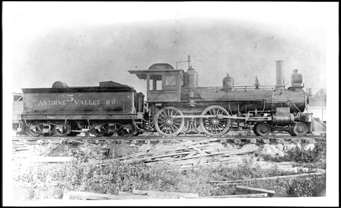 Antoine Valley Ry. locomotive no. 5 at Nashville, Arkansas, circa 1900. Side view. 